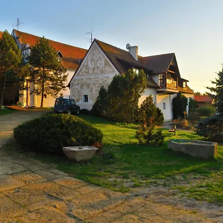 Tvrz Holesice-orlicka Prehrada, Penzion Guest house *