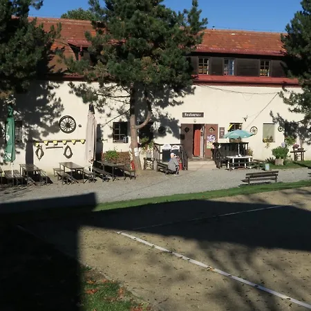 Tvrz Holesice-orlicka Prehrada, Penzion * Kovarov (Pisek)