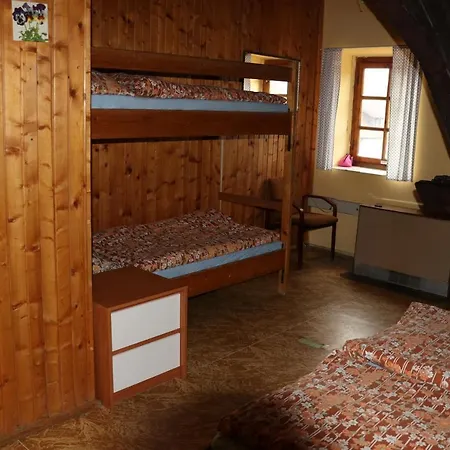 Tvrz Holesice-orlicka Prehrada, Penzion Kovarov (Pisek)