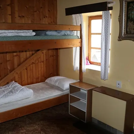 Tvrz Holesice-orlicka Prehrada, Penzion * Kovarov (Pisek)